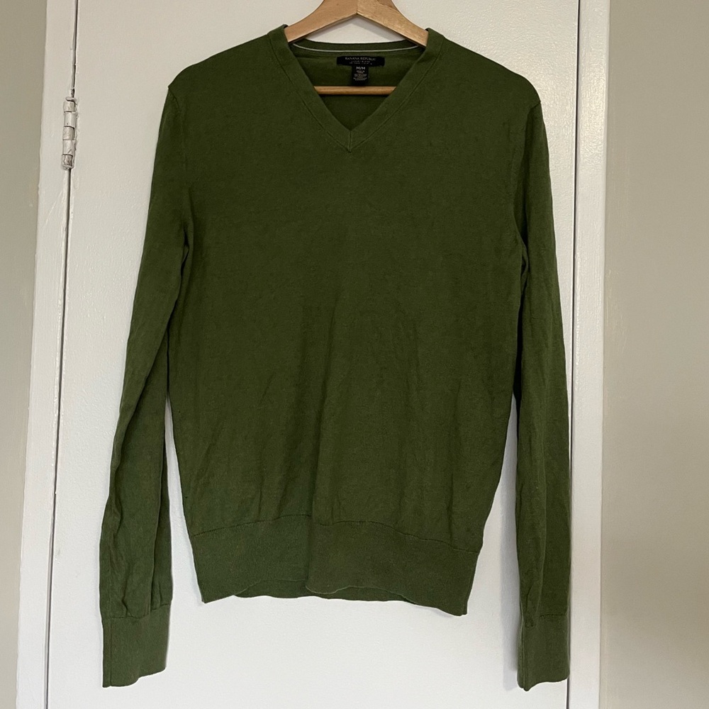 Silk Banana Republic Men's V-Neck Sweater - Olive Green size Medium